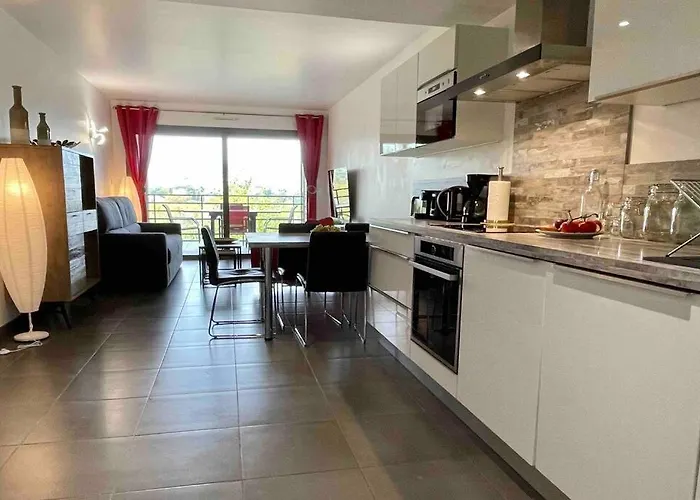 Superbe Appartement, Piscine, Vue Mer Et Montagnes Appartement *