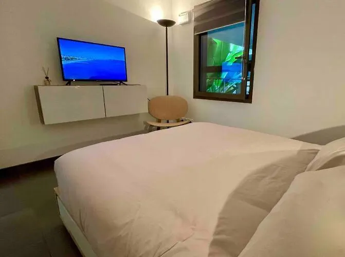 Superbe Appartement, Piscine, Vue Mer Et Montagnes *