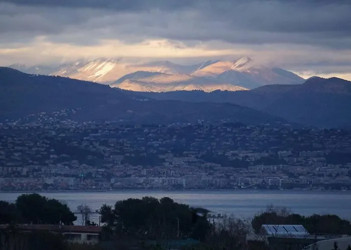 Superbe Appartement, Piscine, Vue Mer Et Montagnes Appartement Antibes