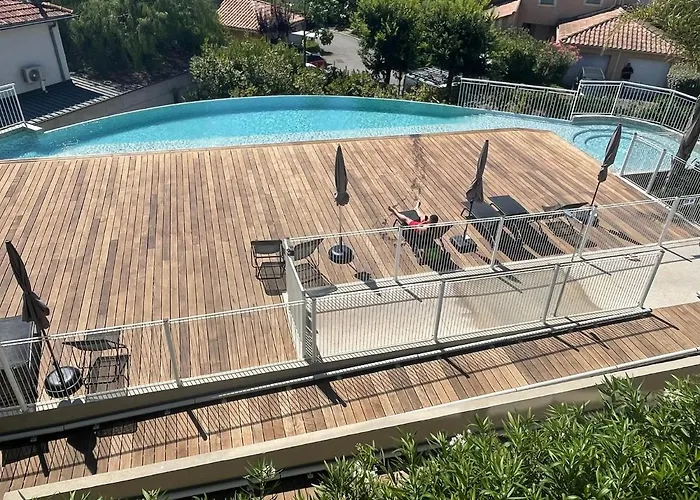 Superbe Appartement, Piscine, Vue Mer Et Montagnes Apartman