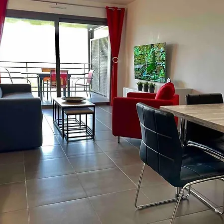 Superbe Appartement, Piscine, Vue Mer Et Montagnes Апартаменты *