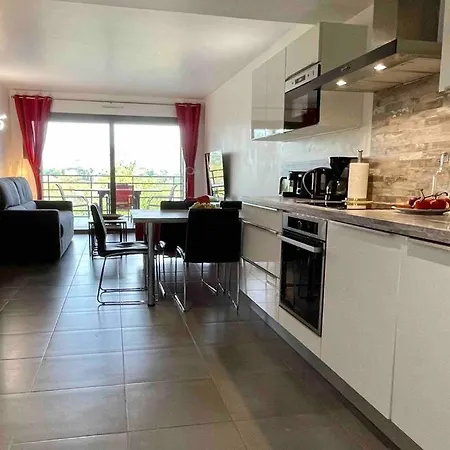 Superbe Appartement, Piscine, Vue Mer Et Montagnes Апартаменты *