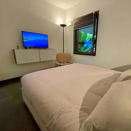 Superbe Appartement, Piscine, Vue Mer Et Montagnes *