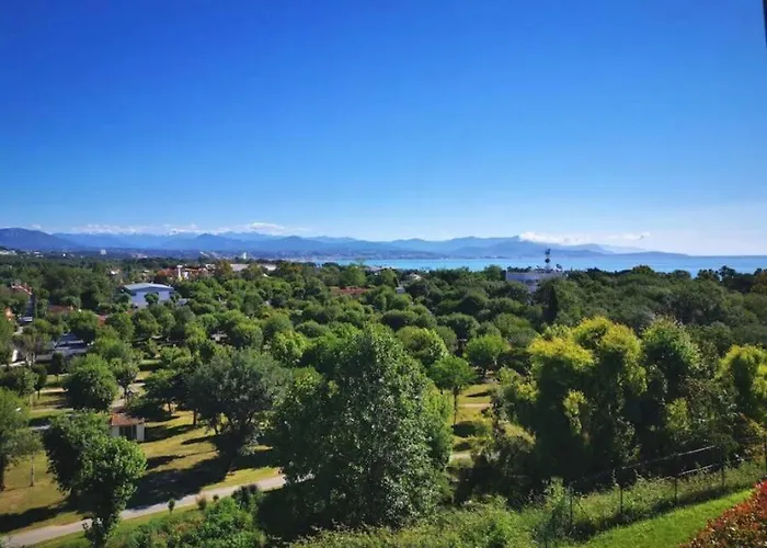 Superbe Appartement, Piscine, Vue Mer Et Montagnes Daire *