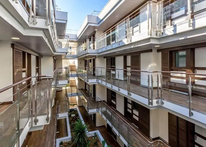 Superbe Appartement, Piscine, Vue Mer Et Montagnes * Antibes